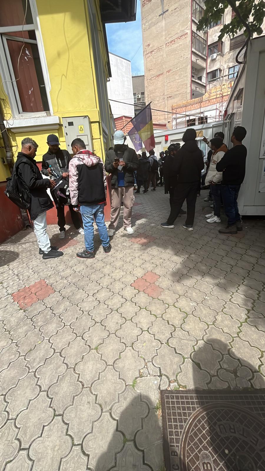 „Veniți să vă regularizați”. Și plecați cu primul avion spre casă. Ce nu funcționează în noua OUG pentru muncitorii străini 1069367