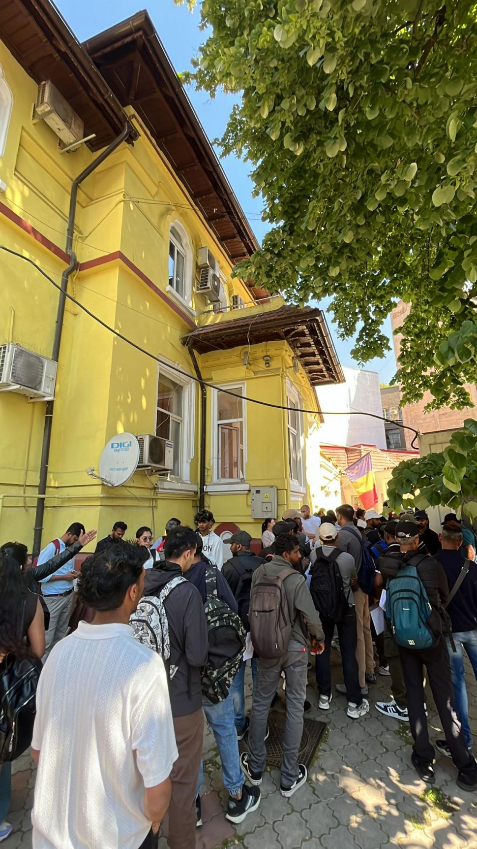 „Veniți să vă regularizați”. Și plecați cu primul avion spre casă. Ce nu funcționează în noua OUG pentru muncitorii străini 1069368