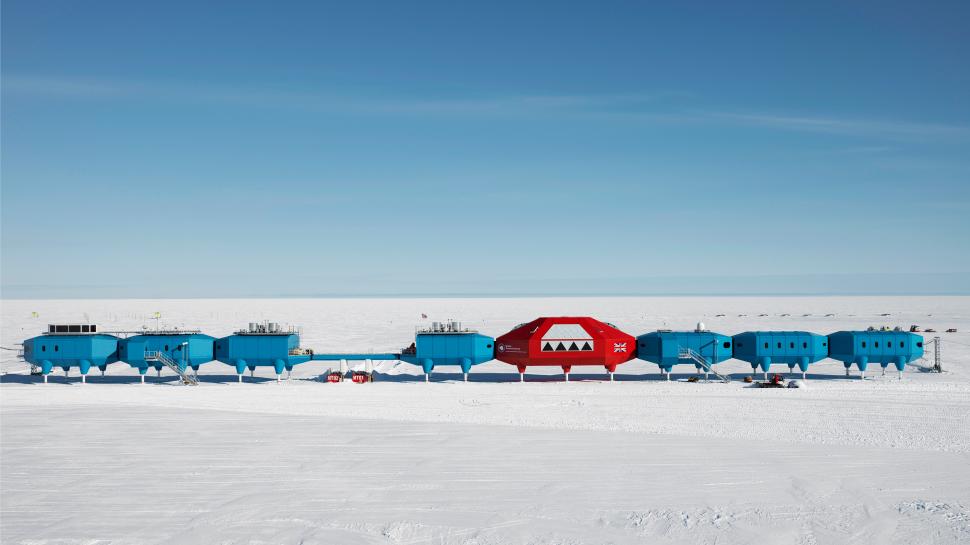 Antarctica este ultima frontieră a arhitecturii. Cine este omul care o proiectează aproape de unul singur 1071498
