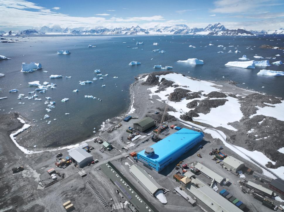 Antarctica este ultima frontieră a arhitecturii. Cine este omul care o proiectează aproape de unul singur 1071506