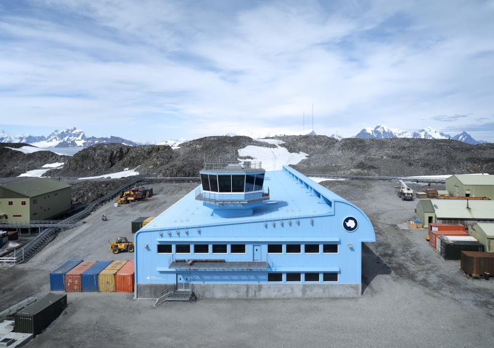 Antarctica este ultima frontieră a arhitecturii. Cine este omul care o proiectează aproape de unul singur 1071509