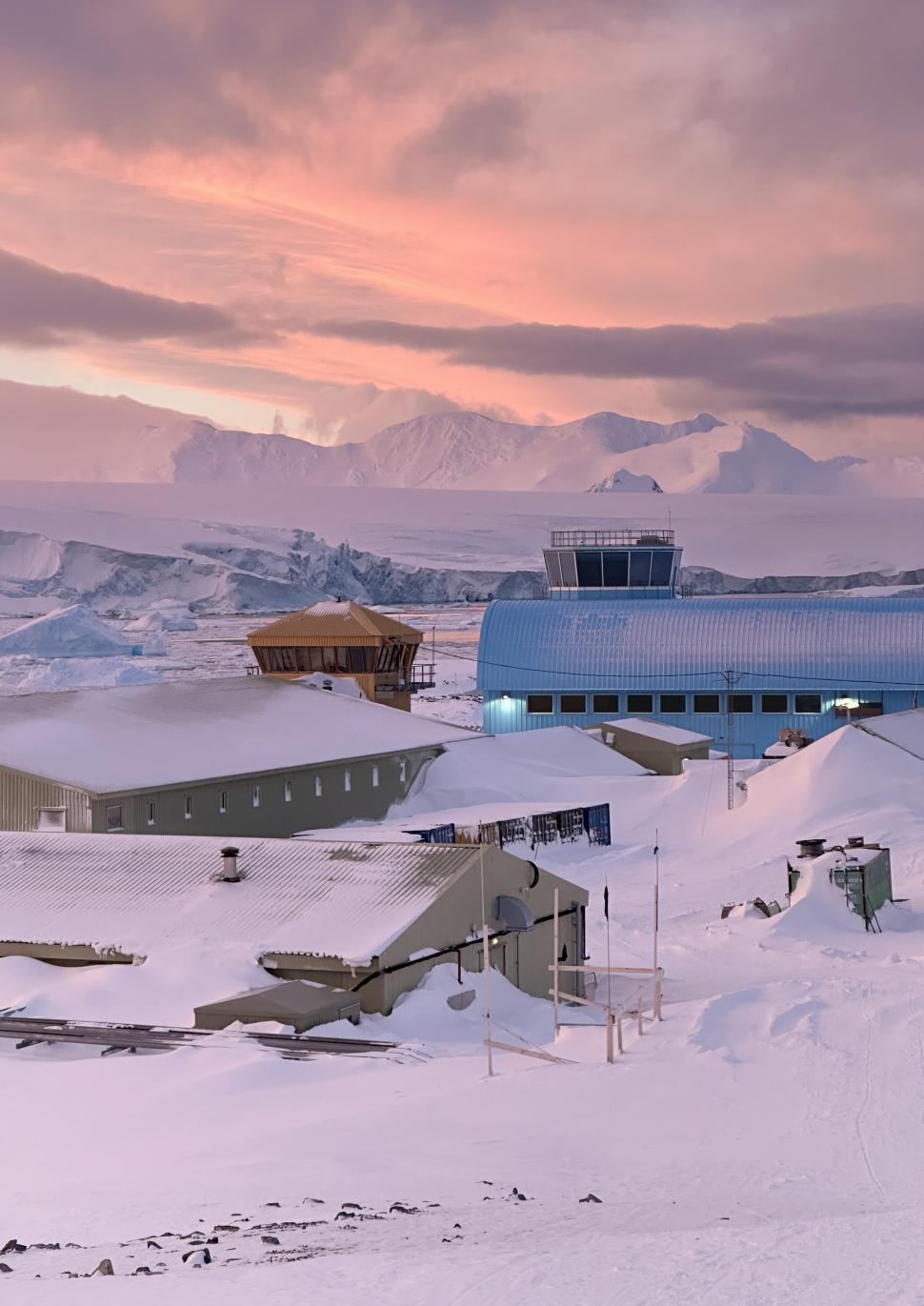Antarctica este ultima frontieră a arhitecturii. Cine este omul care o proiectează aproape de unul singur 1071511