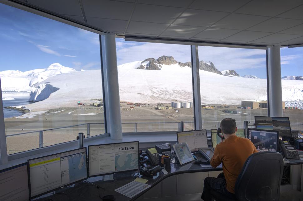 Antarctica este ultima frontieră a arhitecturii. Cine este omul care o proiectează aproape de unul singur 1071512