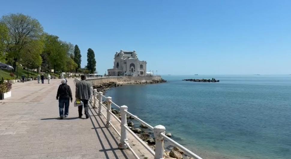 De ce apa Mării Negre este turcoaz, la Constanța. Explicația fenomenului care a transformat litoralul într-un peisaj din Maldive 1071428