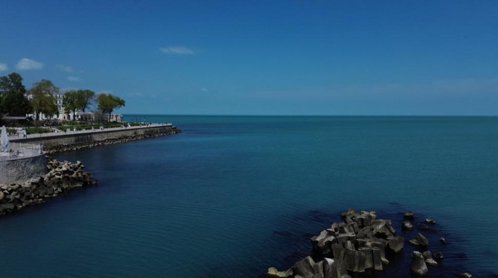 De ce apa Mării Negre este turcoaz, la Constanța. Explicația fenomenului care a transformat litoralul într-un peisaj din Maldive 1071431