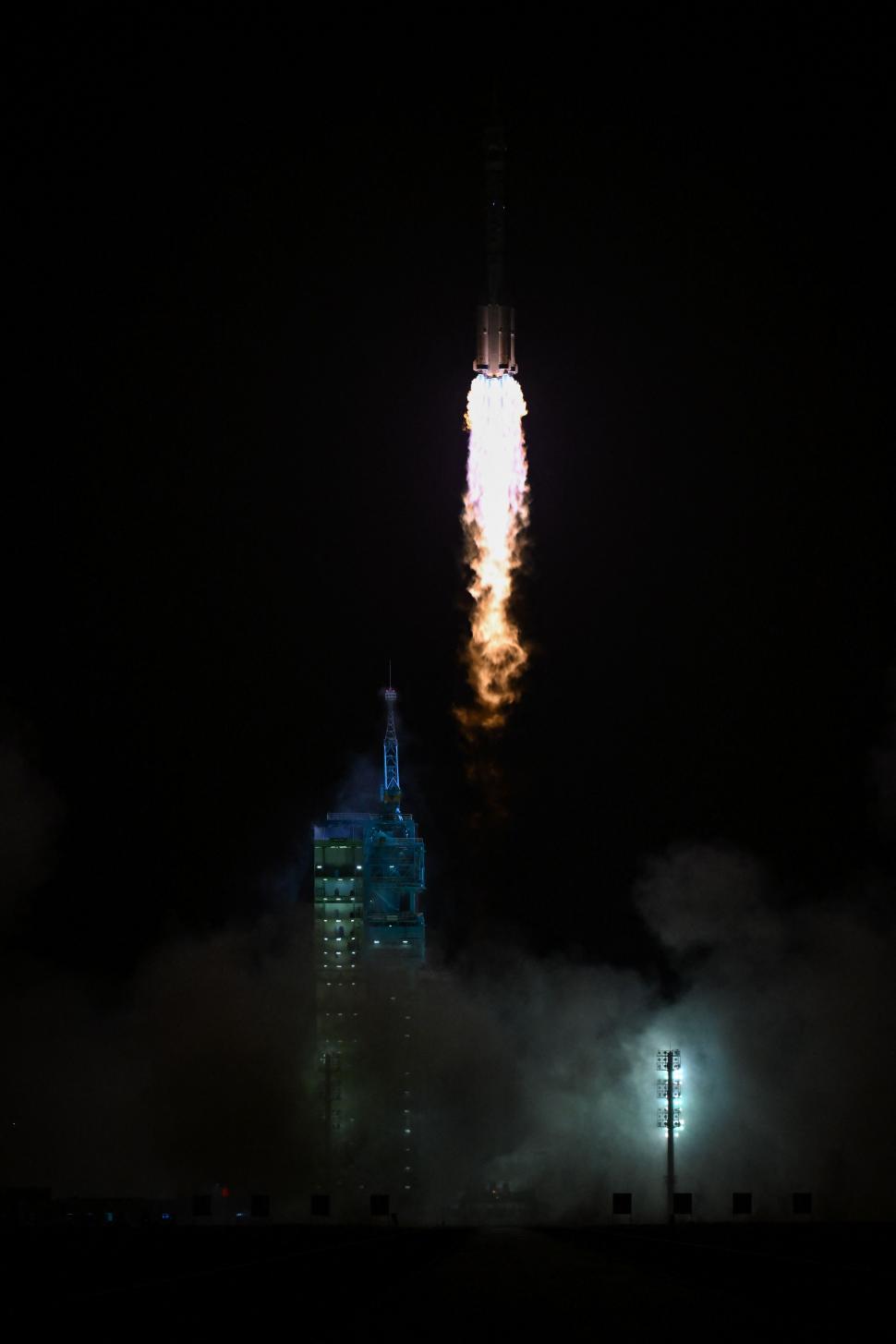 Un nou echipaj de „taikonauți” a ajuns la bordul stației spațiale chineze Tiangong 1071285