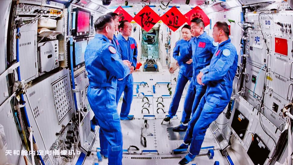 Un nou echipaj de „taikonauți” a ajuns la bordul stației spațiale chineze Tiangong 1071293