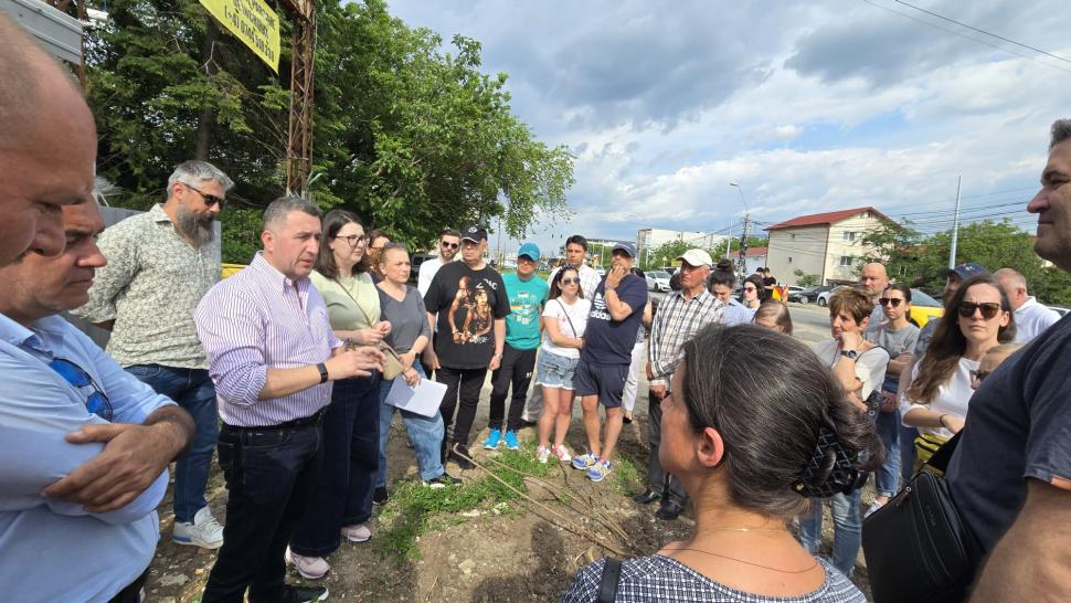 În parcul de aventură Prelungirea Ghencea, oamenii cer de 11 ani șosea și... un parc. Deocamdată au doar „natură vie cu lopată și 4G” 1071724