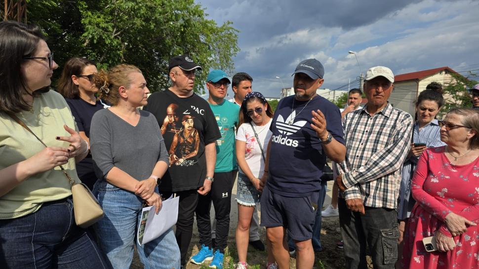 În parcul de aventură Prelungirea Ghencea, oamenii cer de 11 ani șosea și... un parc. Deocamdată au doar „natură vie cu lopată și 4G” 1071728