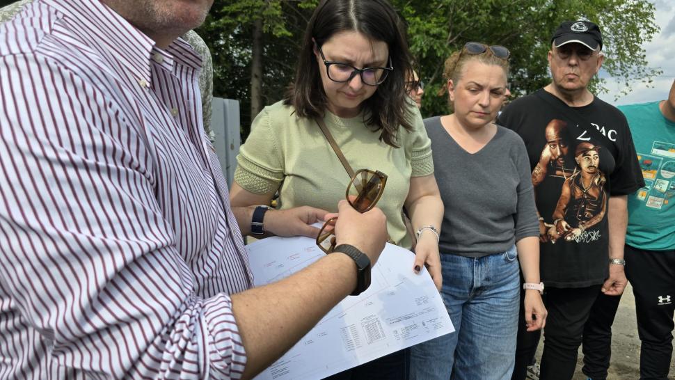 În parcul de aventură Prelungirea Ghencea, oamenii cer de 11 ani șosea și... un parc. Deocamdată au doar „natură vie cu lopată și 4G” 1071729