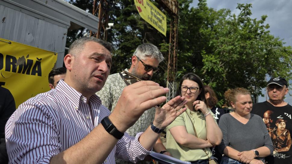 În parcul de aventură Prelungirea Ghencea, oamenii cer de 11 ani șosea și... un parc. Deocamdată au doar „natură vie cu lopată și 4G” 1071733