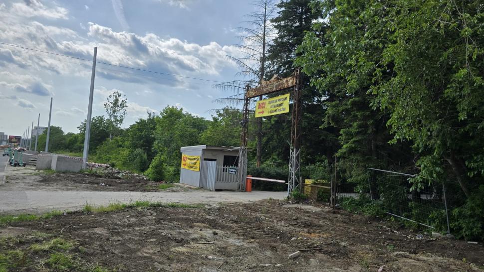 În parcul de aventură Prelungirea Ghencea, oamenii cer de 11 ani șosea și... un parc. Deocamdată au doar „natură vie cu lopată și 4G” 1071736