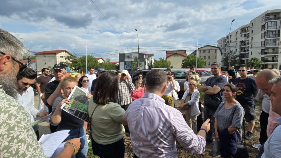În parcul de aventură Prelungirea Ghencea, oamenii cer de 11 ani șosea și... un parc. Deocamdată au doar „natură vie cu lopată și 4G” 1071738
