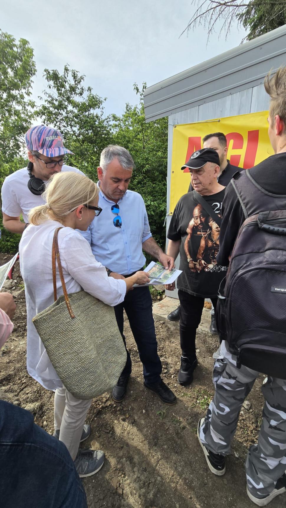 În parcul de aventură Prelungirea Ghencea, oamenii cer de 11 ani șosea și... un parc. Deocamdată au doar „natură vie cu lopată și 4G” 1071743