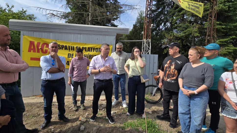 În parcul de aventură Prelungirea Ghencea, oamenii cer de 11 ani șosea și... un parc. Deocamdată au doar „natură vie cu lopată și 4G” 1071744