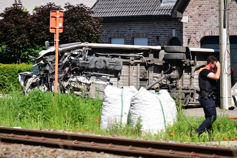 Un tren a lovit un autobuz școlar în Belgia. Sunt mai mulți morți 1071664