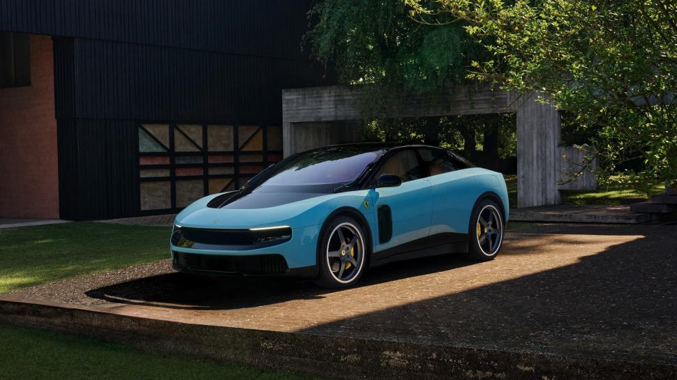 Acțiunile Ferrari se prăbușesc după ce producătorul auto a prezentat prima sa mașină complet electrică: Luce e subiect de glume online 1072023
