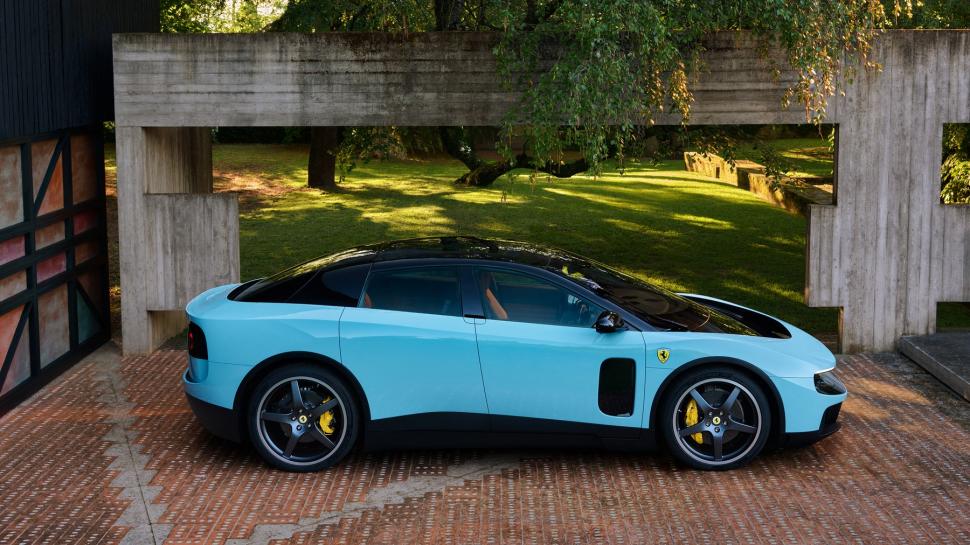 Acțiunile Ferrari se prăbușesc după ce producătorul auto a prezentat prima sa mașină complet electrică: Luce e subiect de glume online 1072024