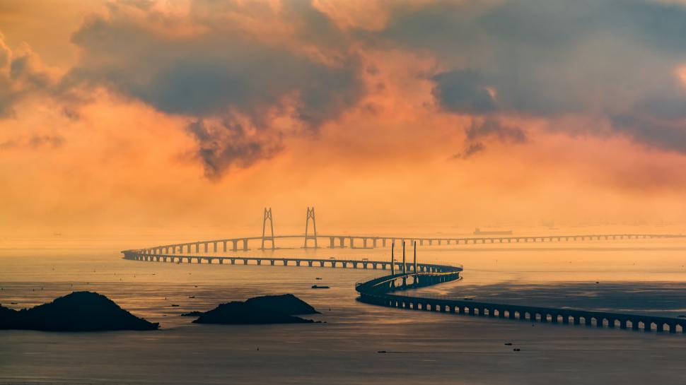 Cel mai lung pod maritim din lume are 55 de kilometri lungime și rezistă la cutremure. Chinezii l-au făcut în 9 ani 1072118
