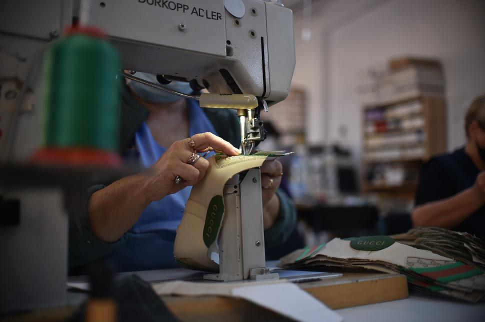 O renumită fabrică de încălțăminte din România va fi transformată într-un hub modern de afaceri. A fost cea mai mare din Europa de Est 1072093