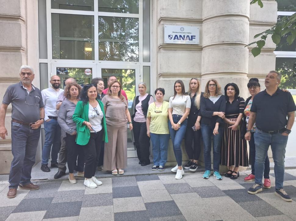 Legea salarizării apasă butonul revoltelor. Asistenții medicali sunt în stradă, protest la ANAF și Trezorerie. Vămile amenință cu greva 1072270