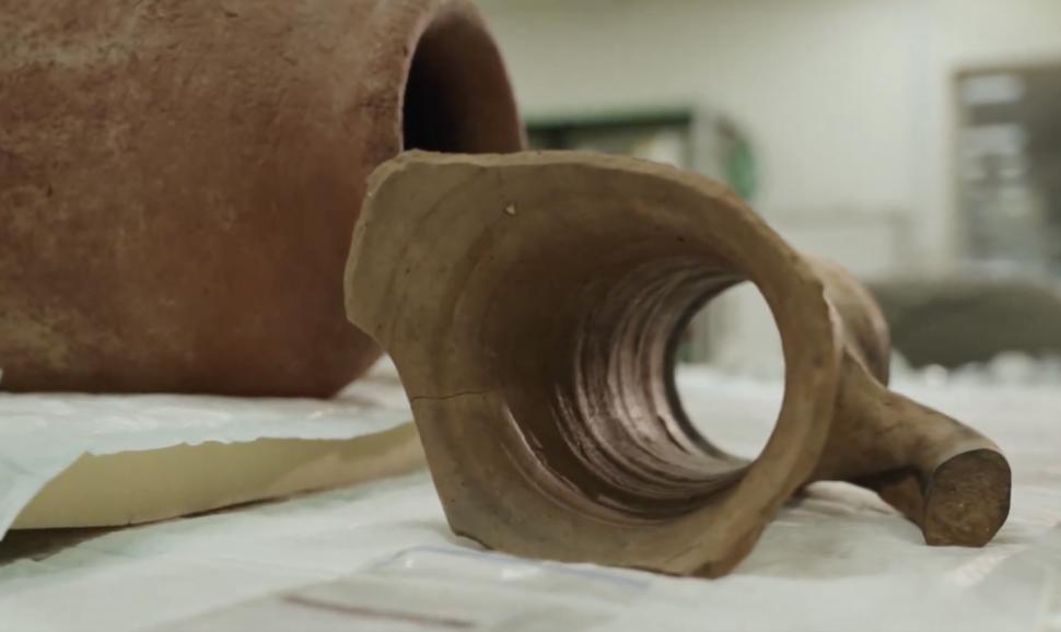 Descoperire arheologică de tezaur: Un vas medieval, plin cu aur, argint și bijuterii cu nestemate, a fost găsit pe un drum spre Mecca 1072309