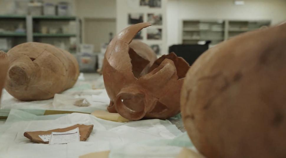 Descoperire arheologică de tezaur: Un vas medieval, plin cu aur, argint și bijuterii cu nestemate, a fost găsit pe un drum spre Mecca 1072314