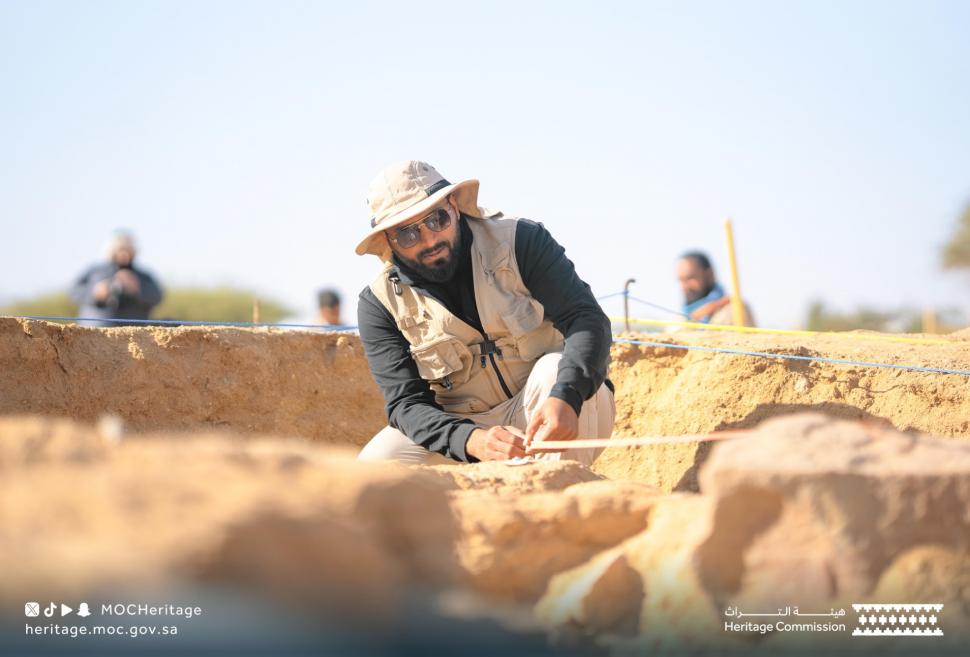 Descoperire arheologică de tezaur: Un vas medieval, plin cu aur, argint și bijuterii cu nestemate, a fost găsit pe un drum spre Mecca 1072333