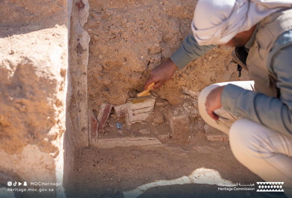 Descoperire arheologică de tezaur: Un vas medieval, plin cu aur, argint și bijuterii cu nestemate, a fost găsit pe un drum spre Mecca 1072335