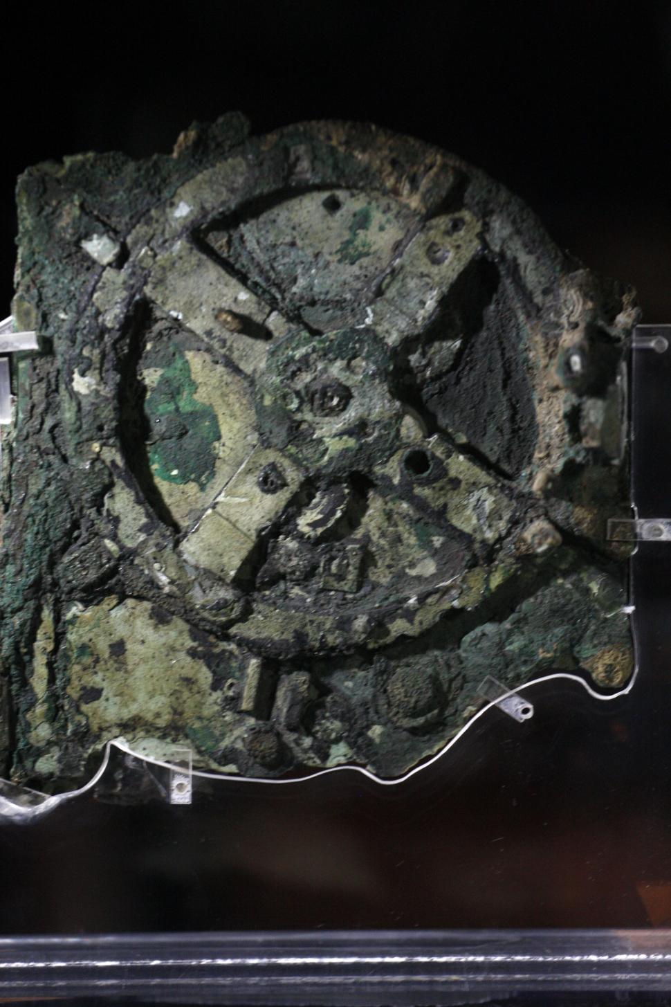 Mecanismul de la Antikythera: Descoperit într-o epavă în 1901, computerul antic care „prezicea viitorul” nu a avut rival 1.400 de ani 1072369