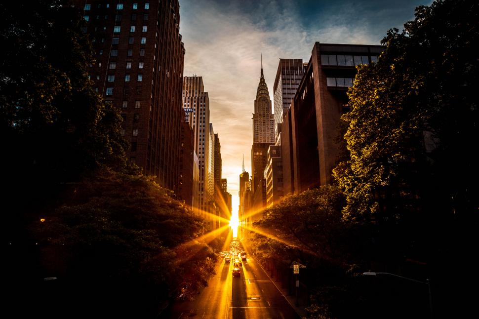 Proiectarea străzilor din New York în 1811 a dat naștere din greșeală unui fenomen unic în lume: Manhattanhenge. Are loc de 4 ori pe an 1072806