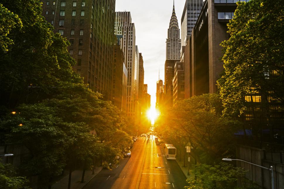 Proiectarea străzilor din New York în 1811 a dat naștere din greșeală unui fenomen unic în lume: Manhattanhenge. Are loc de 4 ori pe an 1072807
