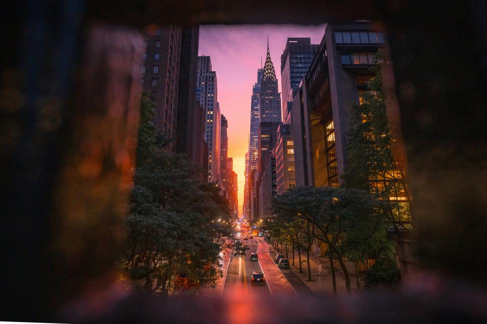 Proiectarea străzilor din New York în 1811 a dat naștere din greșeală unui fenomen unic în lume: Manhattanhenge. Are loc de 4 ori pe an 1072816