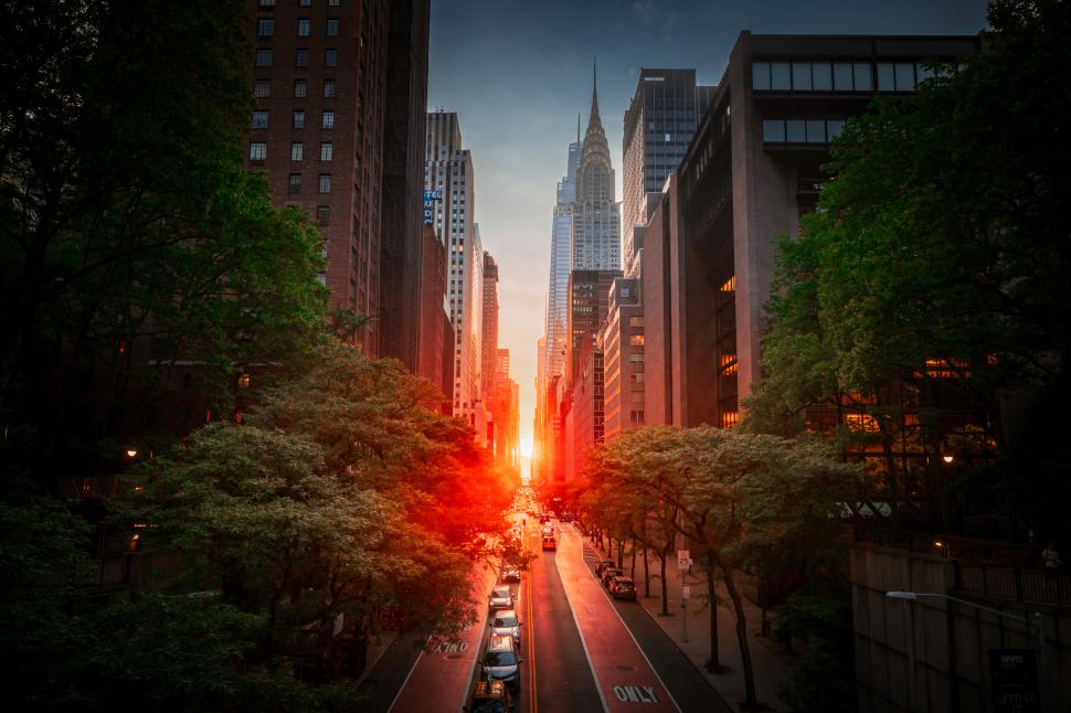 Proiectarea străzilor din New York în 1811 a dat naștere din greșeală unui fenomen unic în lume: Manhattanhenge. Are loc de 4 ori pe an 1072817