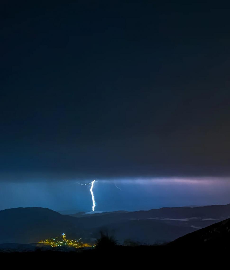 Omul de pe Omu. Povestea meteorologului care trăiește la peste 2.500 de metri, cu pisica Rodica și vulpea Foxy 1072595
