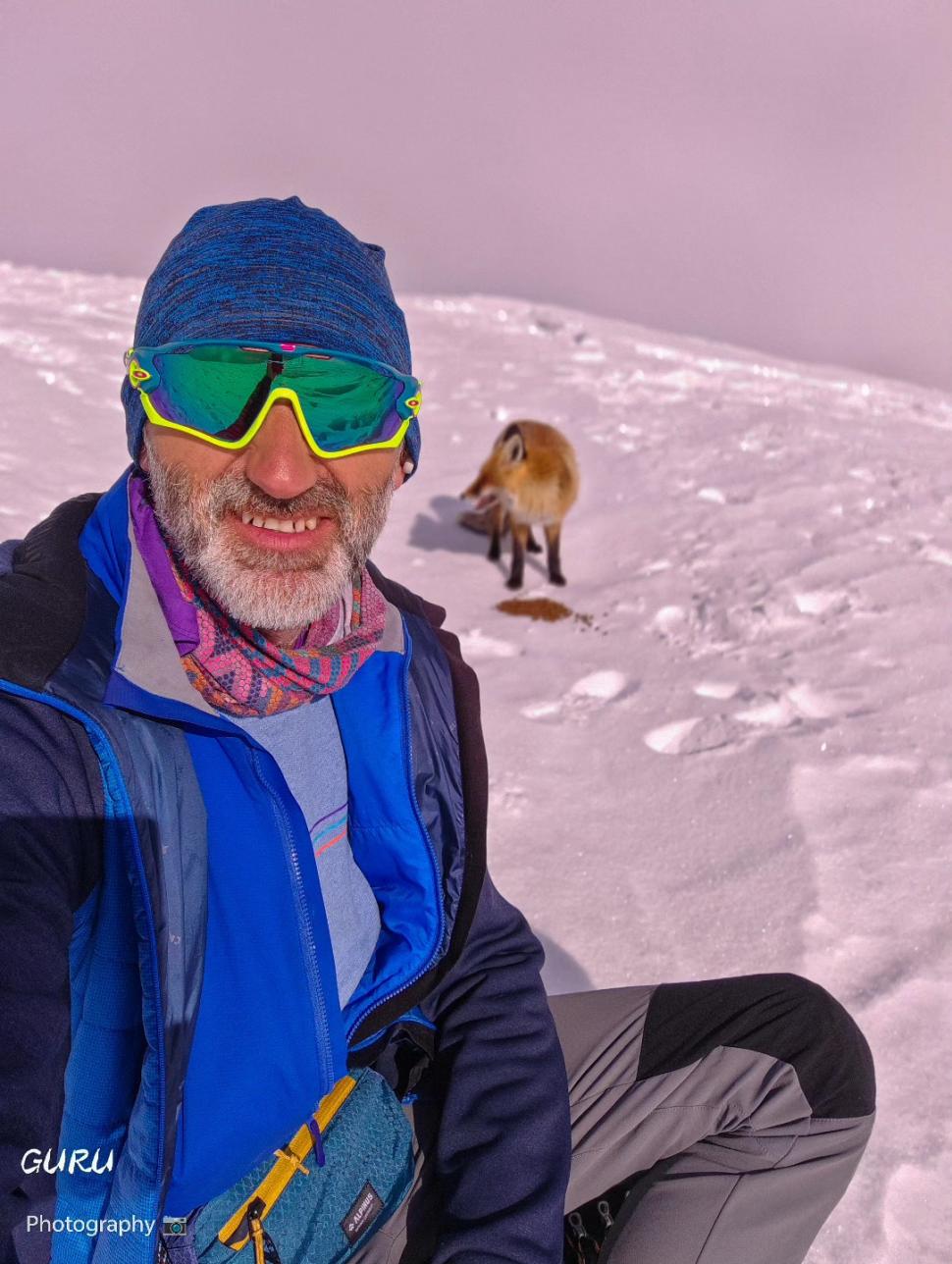 Omul de pe Omu. Povestea meteorologului care trăiește la peste 2.500 de metri, cu pisica Rodica și vulpea Foxy 1072612