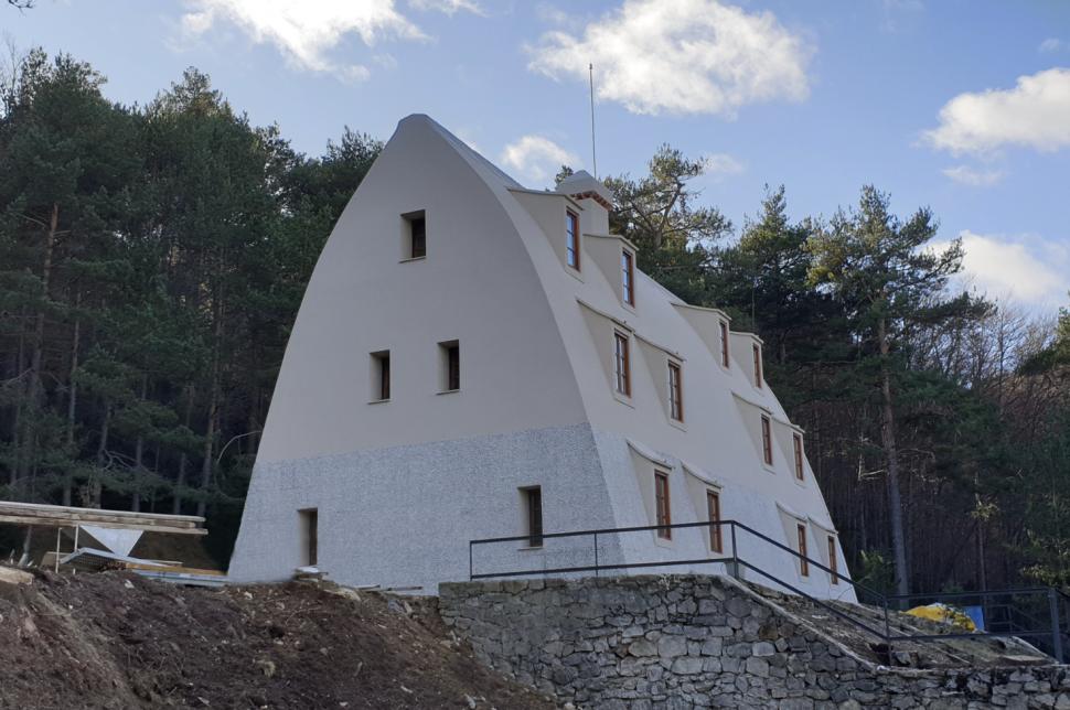 Un chalet proiectat de Antoni Gaudí, ascuns în Pirinei timp de peste un secol, tocmai a fost descoperit. Cum arată clădirea renovată 1072833