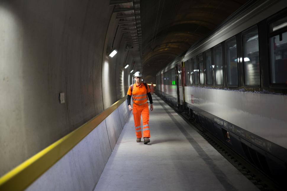 Cel mai lung tunel feroviar din lume e aproape gata: Va traversa Alpii pe sub munți și va lega două țări cu trenuri de mare viteză 1073018