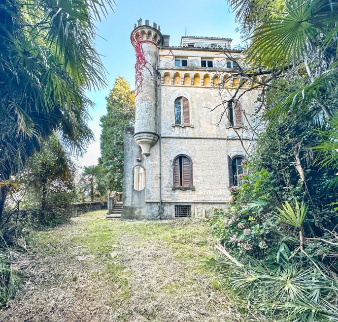 Un castel din Italia, care a aparţinut unui creator de modă, a fost scos la vânzare cu 5 milioane de euro 1072704