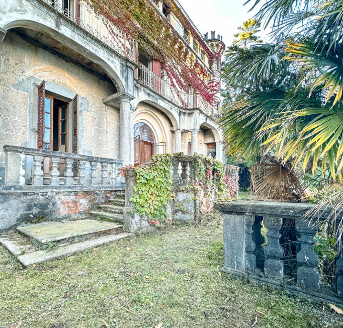 Un castel din Italia, care a aparţinut unui creator de modă, a fost scos la vânzare cu 5 milioane de euro 1072705
