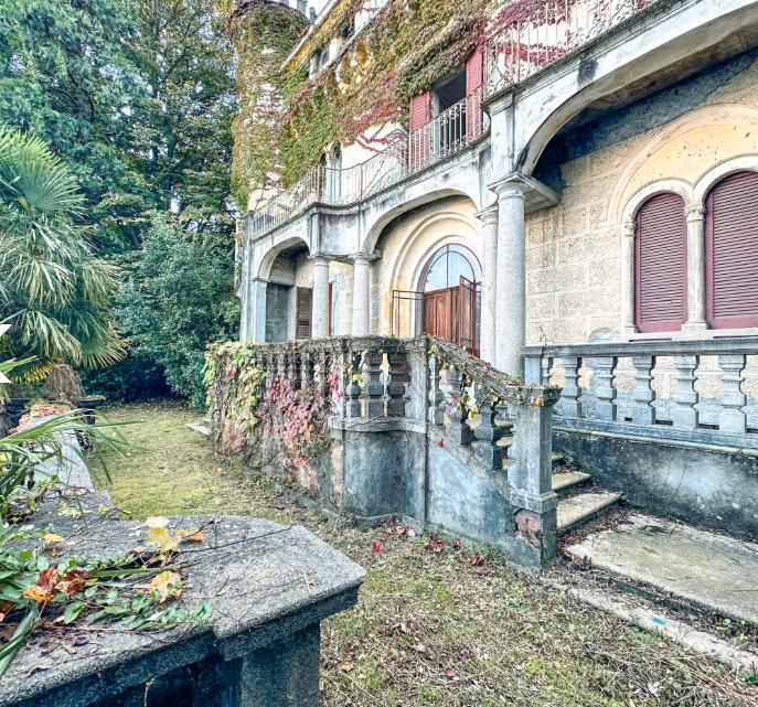 Un castel din Italia, care a aparţinut unui creator de modă, a fost scos la vânzare cu 5 milioane de euro 1072706