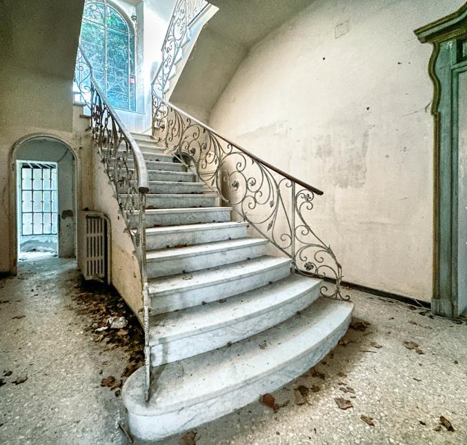 Un castel din Italia, care a aparţinut unui creator de modă, a fost scos la vânzare cu 5 milioane de euro 1072707