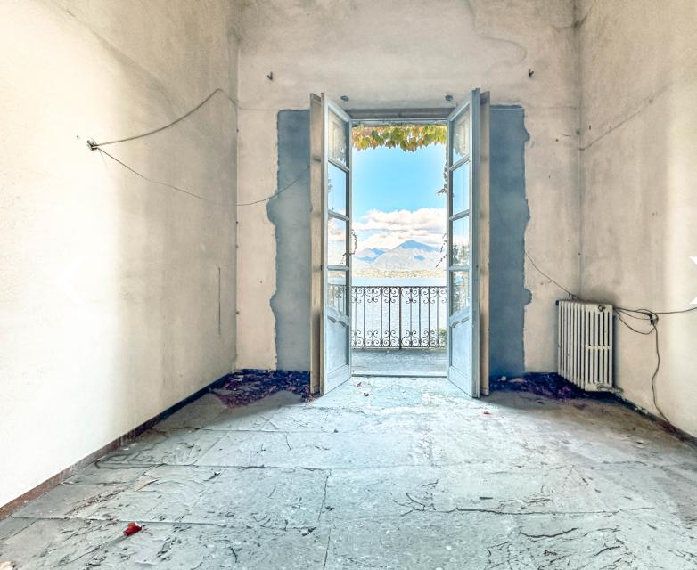 Un castel din Italia, care a aparţinut unui creator de modă, a fost scos la vânzare cu 5 milioane de euro 1072708