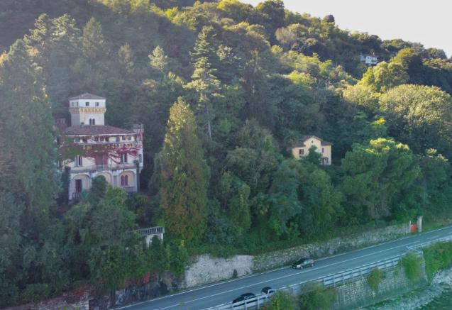 Un castel din Italia, care a aparţinut unui creator de modă, a fost scos la vânzare cu 5 milioane de euro 1072709
