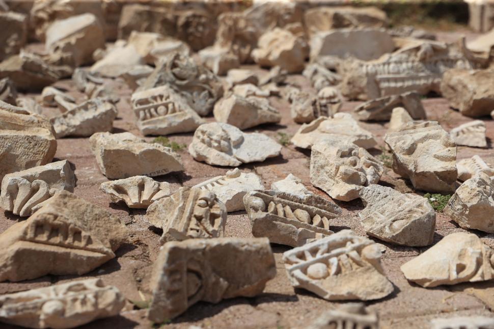 Descoperire arheologică rară, în orașul antic Olympos: Un sarcofag bogat în ornamente a fost găsit într-un mormânt monumental 1073244
