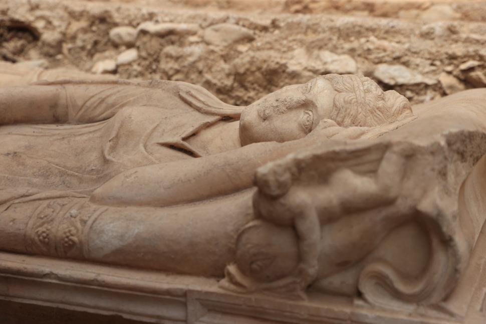 Descoperire arheologică rară, în orașul antic Olympos: Un sarcofag bogat în ornamente a fost găsit într-un mormânt monumental 1073246