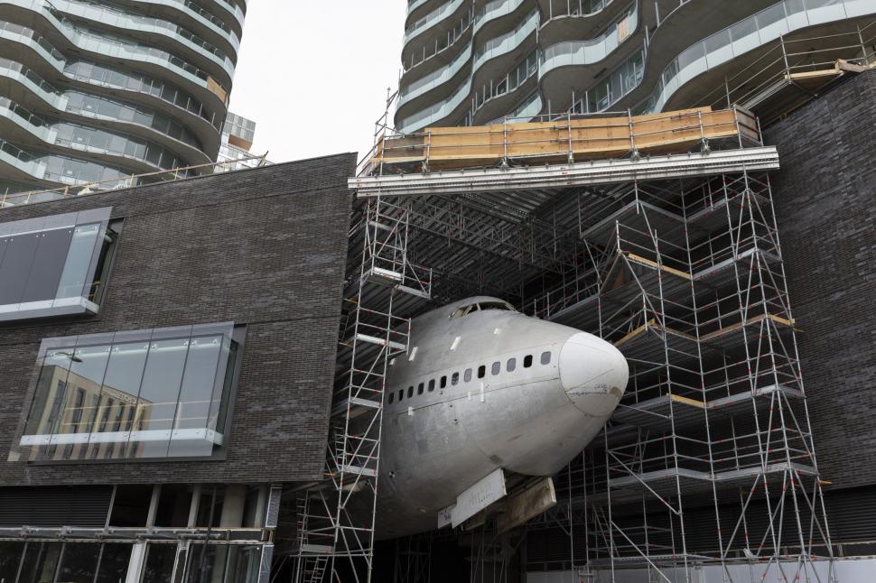 Americanii construiesc două turnuri zgârie-nori cu un avion Boeing 747 suspendat între ele. Cum arată acum cartierul „Aero1200” 1073393