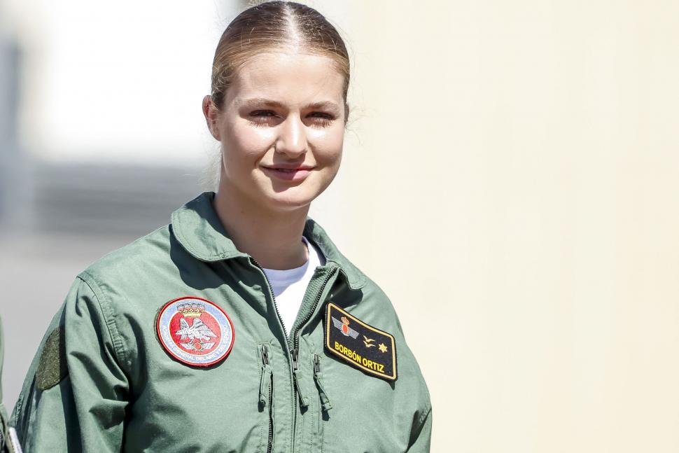 Leonor, viitoarea regină a Spaniei, a obţinut insigna de paraşutist 1073667