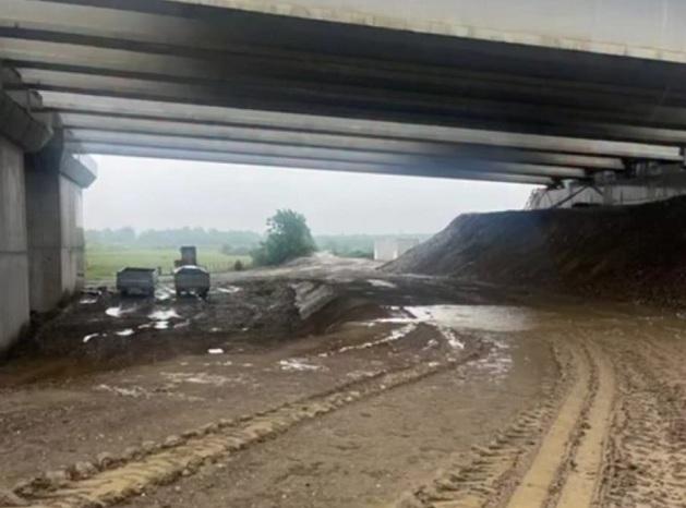 Mai multe şantiere de pe Autostrada A7 au fost inundate după ploile abundente din ultimele zile. CNAIR: Vijeliile blochează activitatea 1073564