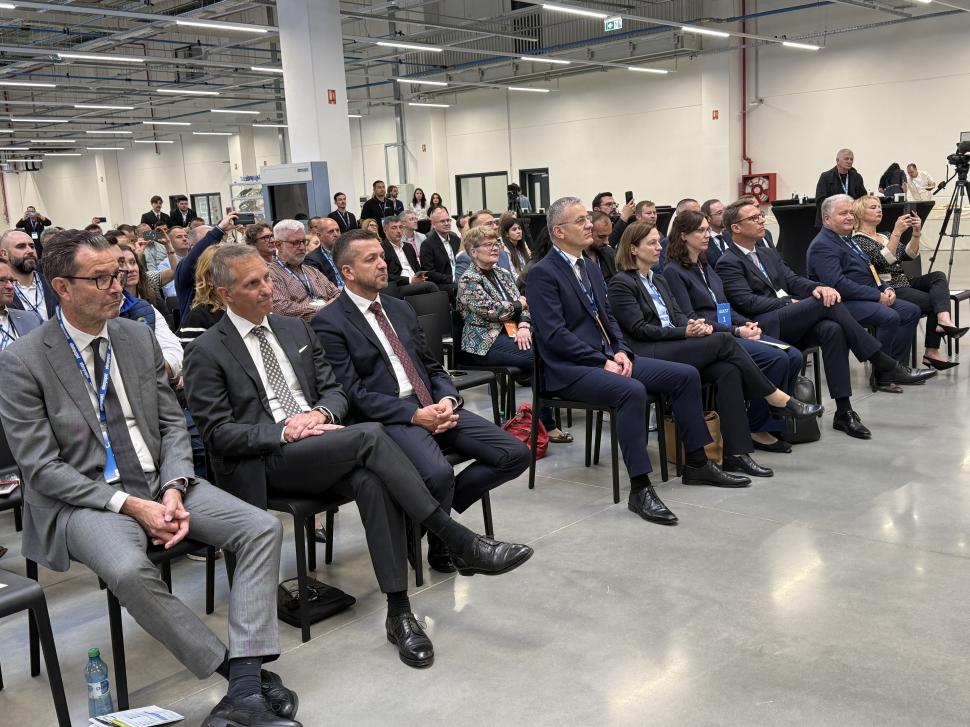 Orașul din România unde astăzi s-a deschis o fabrică de ventilatoare, de 30 de milioane de euro: Apar 450 de noi locuri de muncă 1073603